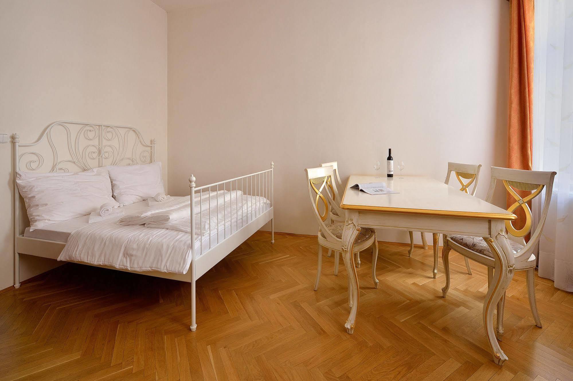 Ambiente Serviced Apartments - Tallerova براتسيلافا المظهر الخارجي الصورة